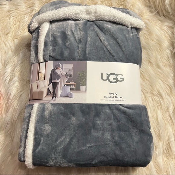 UGG Bedding Nwt Ugg Avery Hooded Throw Poshmark